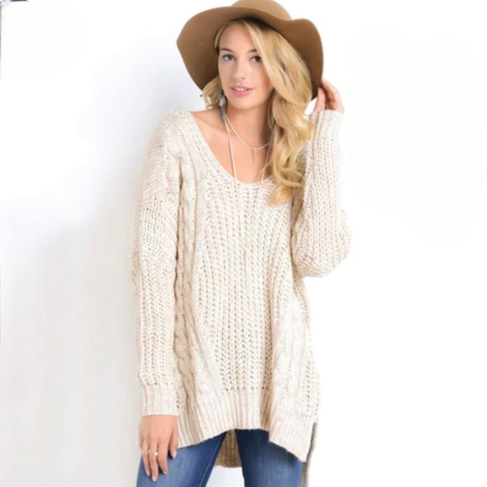 BOUTIQUE CABLE KNIT Sweet Strap Back Sweater